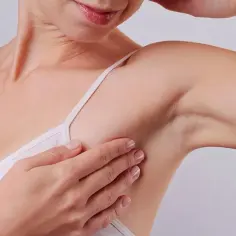 Ból pod pachami - czy może być objawem nerwicy? Wyjaśnienie